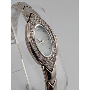Daisy Fuentes‎ Watch Women 18mm Case Crystals MOP Dial 6.75" Band- New Battery